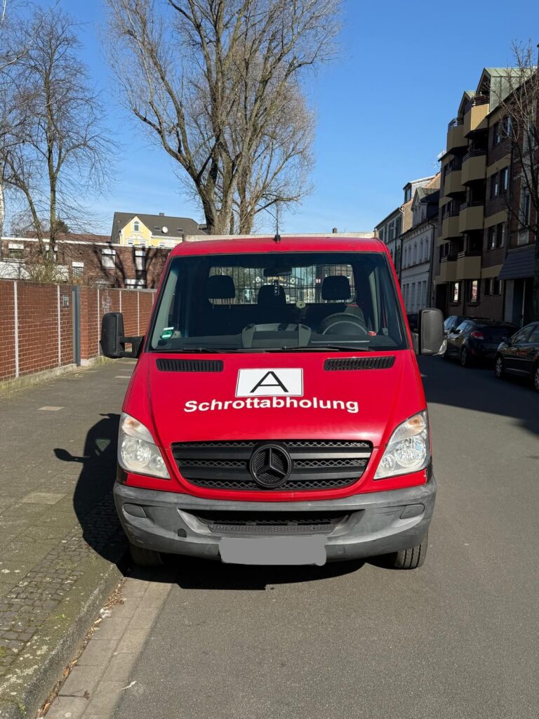 Schrottabholung Willich bietet Ihnen eine schnelle, zuverlässige und umweltfreundliche Lösung, um Altmetall, Elektroschrott oder Kfz-Teile fachgerecht zu entsorgen. Kontaktieren Sie uns noch heute unter 📞01522-422-4277, und wir kümmern uns um den Rest!